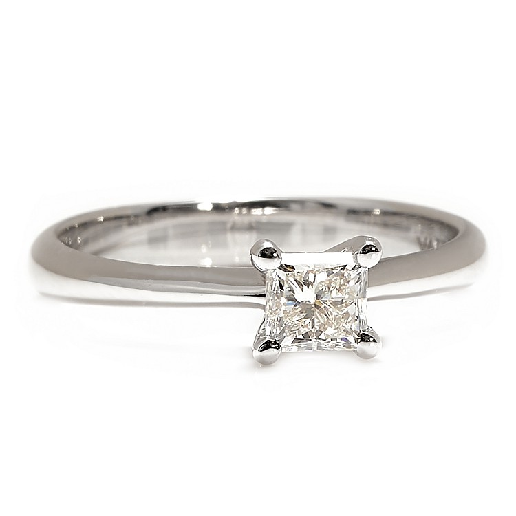 Inel de logodna Solitaire Clasic din Aur 18k sau Platina cu Diamant Princess Certificat GIA 0.50ct sau 0.70ct - model i026