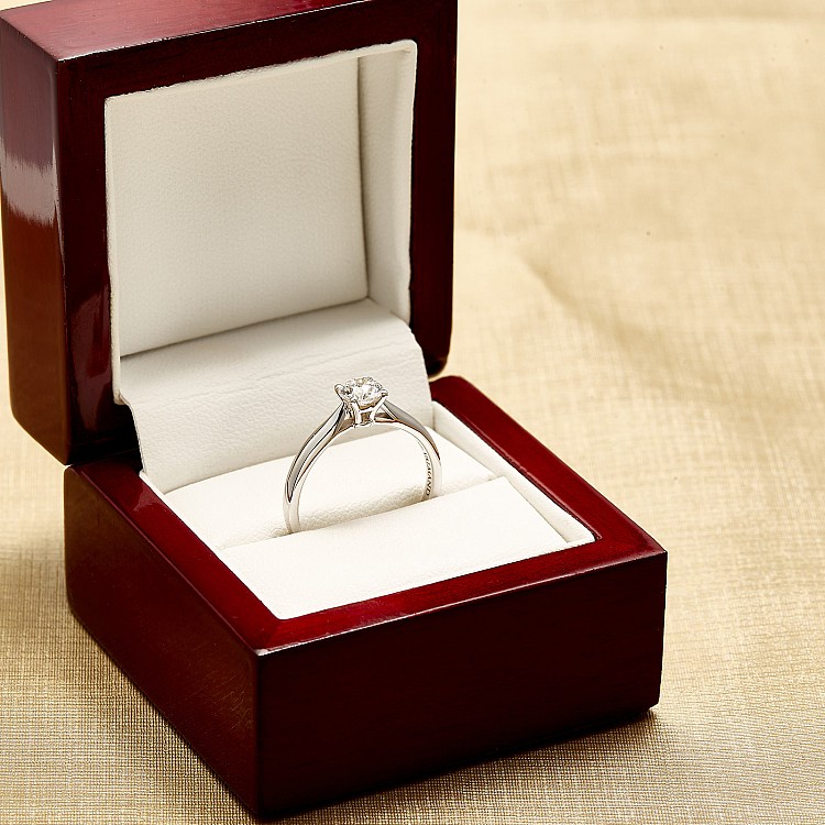 Inel de Logodnă Solitaire din Platină cu Diamant Incolor 0.25ct - model i1907