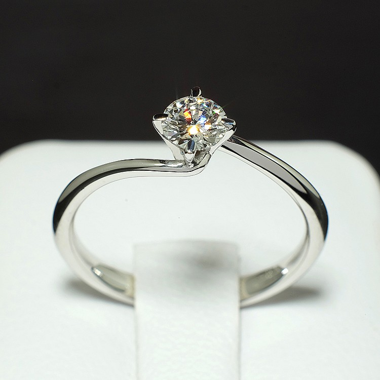 Inel de logodna din Aur 18k sau Platina cu Diamant Certificat GIA 0.30ct sau 0.40ct - model i520