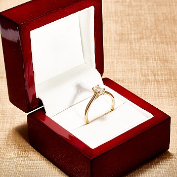 Inel de logodna din Aur Roz 14k cu Diamant Oval Certificat GIA - model i1735