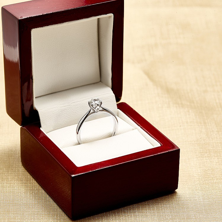 Inel de logodna din Aur 18k sau Platina cu Diamant Certificat GIA 0.50ct sau 0.70ct - model i1867