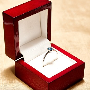 Inel de logodna din Aur 18k sau Platina cu Diamant Albastru 0.30ct - 0.50ct - model i319