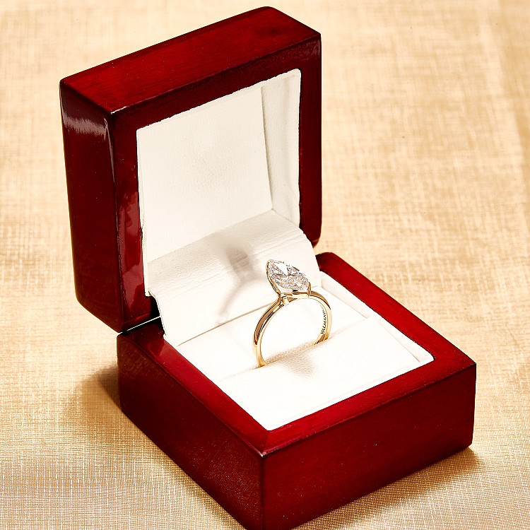 Inel de logodna din Aur 18k sau Platina cu Diamant Incolor Marquise Certificat GIA 1.00ct - model i4454