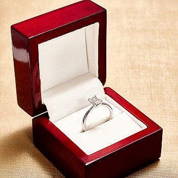 Inel de logodna Solitaire din Aur Alb 18k cu Diamant Emerald Certificat GIA - model i4460