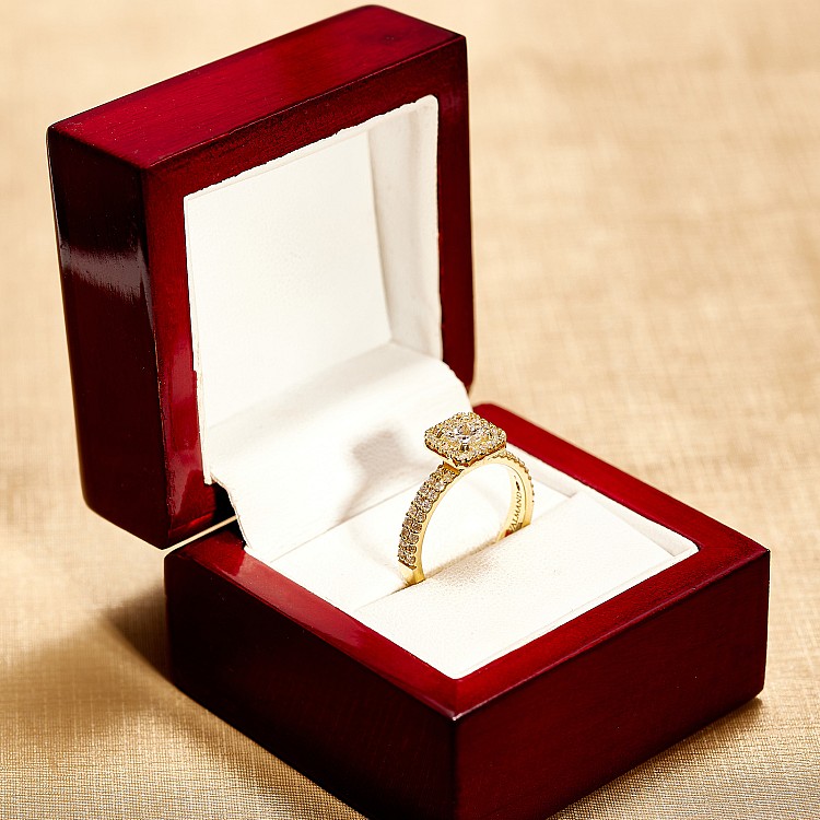 Inel de logodna din Aur Galben 18K cu Diamant Princess Certificat GIA - model i1061