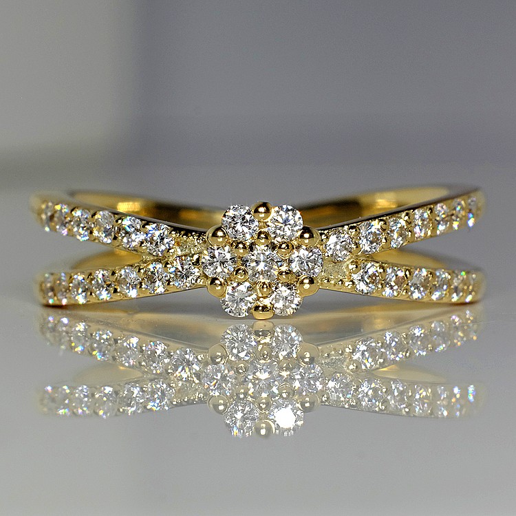 Inel Cadou din Aur cu Diamante - model i112