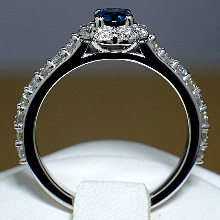 Inel Cadou din Aur 18k sau Platina cu Diamant Albastru si Diamante - model i122092