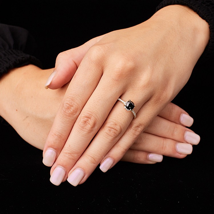 Inel de logodna din Aur 18k sau Platina cu Diamant Negru si Diamante - model i164