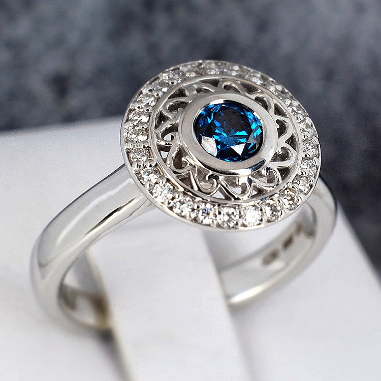 Inel vintage din Aur sau Platina cu Diamant Albastru si Diamante - model i71755