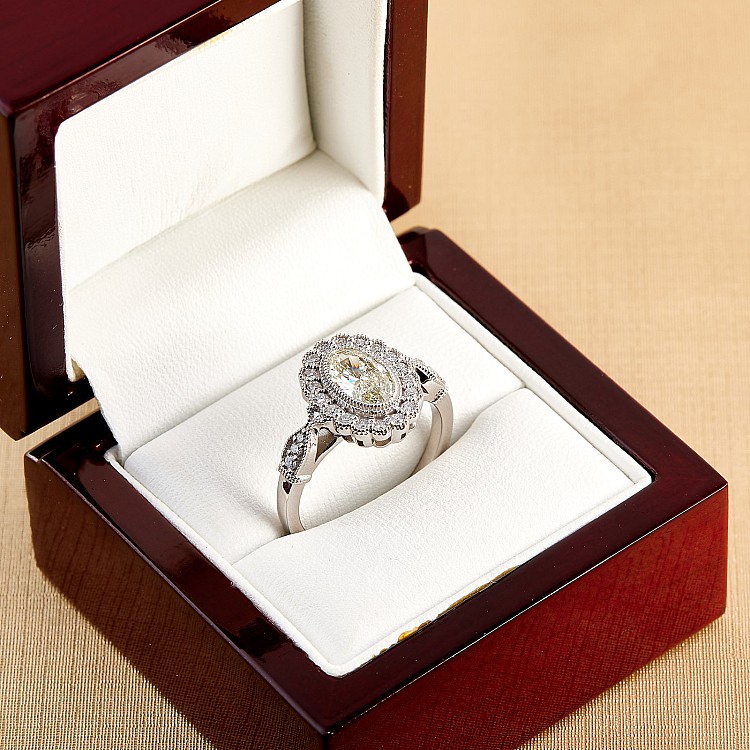Inel de logodna Vintage din Aur cu Diamant Oval certificat GIA - model i2938
