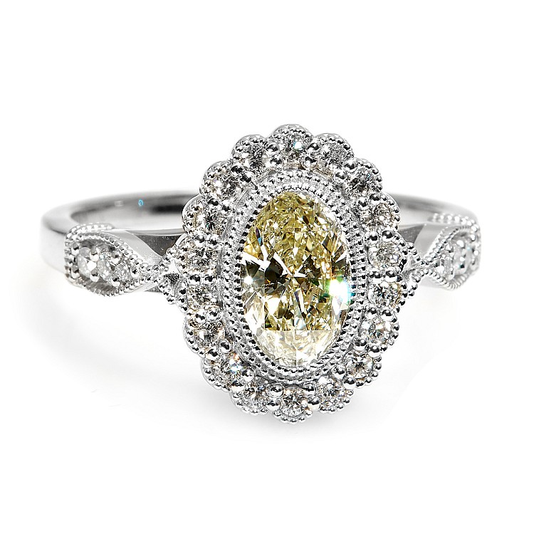 Inel de logodna Vintage din Aur cu Diamant Oval certificat GIA - model i2938