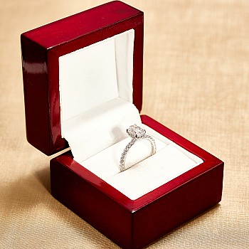 Inel de logodna Anturaj stil Tiffany din Platina cu Diamant Oval de 2.00ct Certificat GIA - model i4054