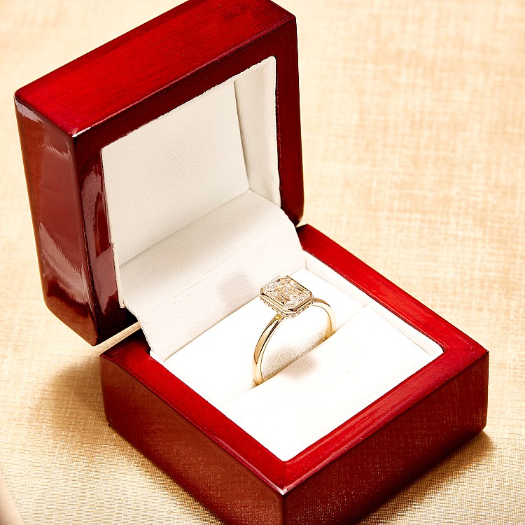 Inel de logodna Anturaj din Aur 18k sau Platina cu Diamant Emerald Certificat GIA 1.00ct - model i4522