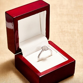 Inel de logodna Anturaj din Aur 18k cu Diamant Emerald Certificat GIA - model i4701