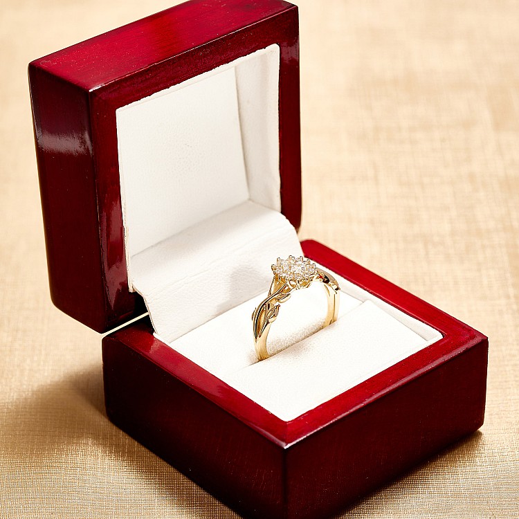 Inel de logodna Anturaj din Aur 18k cu Diamant Oval certificat GIA - model i4708