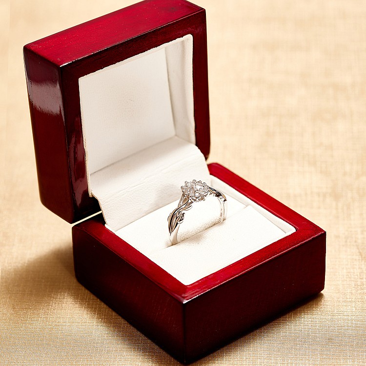 Inel de Logodna inspirat din natura din Aur 18k sau Platina cu Diamant Oval Certificat GIA 0.30ct sau 0.40ct - model i4708