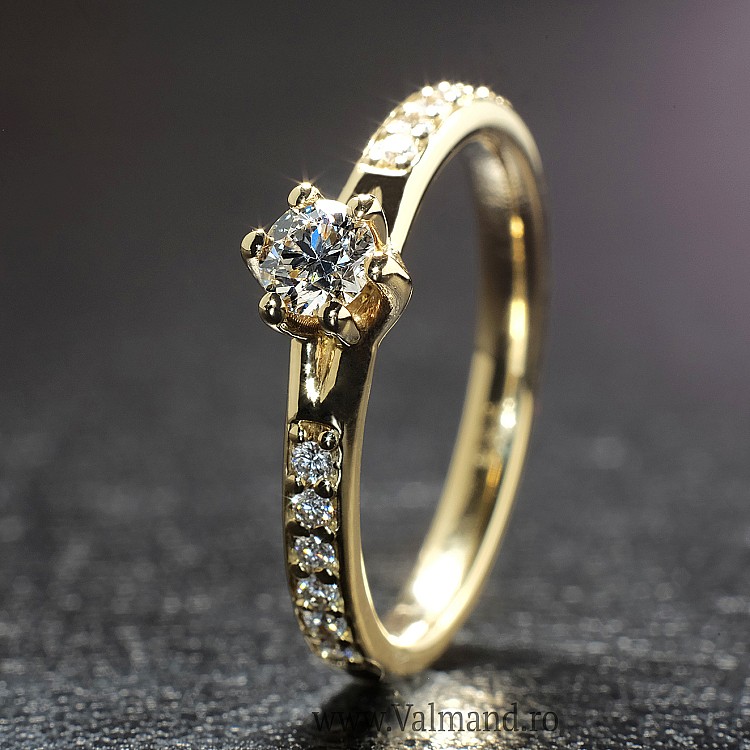 Inel de logodna din Aur 18k sau Platina cu Diamant Central Certificat GIA 0.50ct sau 0.70ct si Diamante secundare - model i057