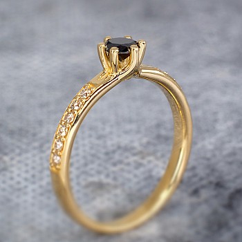 Inel de logodna din Aur 18k sau Platina cu Diamant Negru si Diamante Incolore - model i057