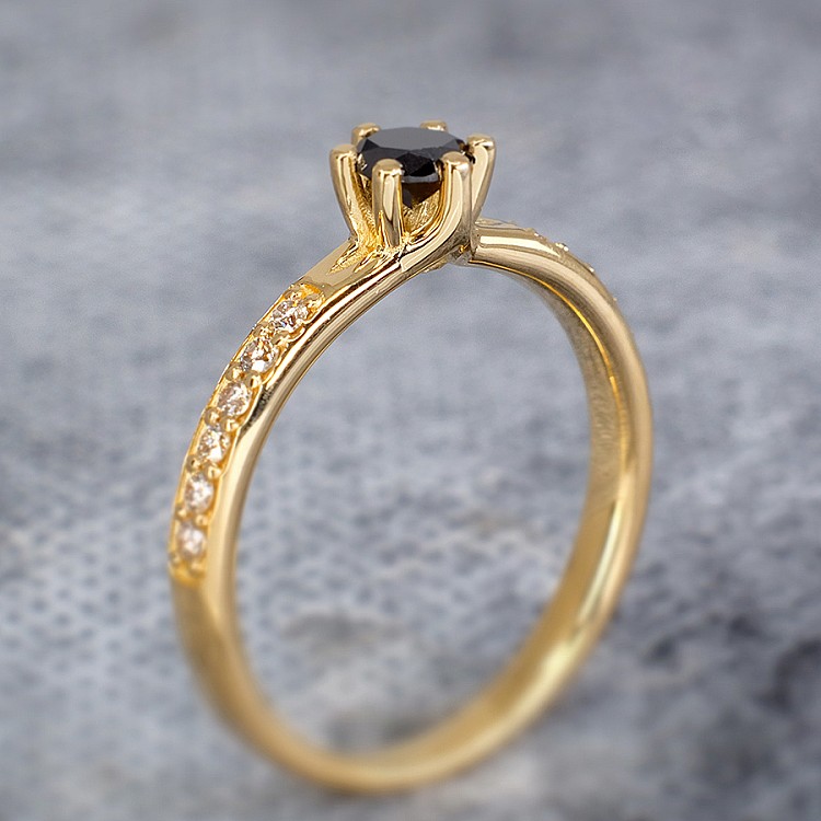 Inel de logodna din Aur 18k sau Platina cu Diamant Negru si Diamante Incolore - model i057