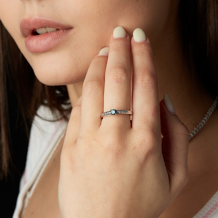 Inel de logodna din Aur cu Diamant Albastru si Diamante - model i058