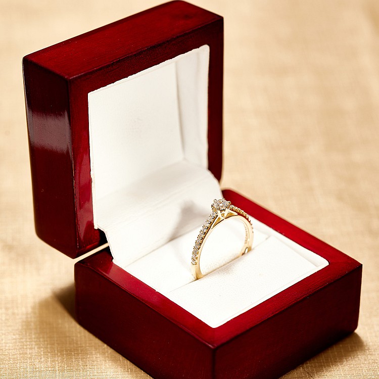 Inel de logodna din Aur 18k sau Platina cu Diamante 0.20ct - 0.25ct - model i059