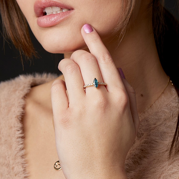 Inel de logodna din Aur 18k sau Platina cu Diamant Albastru Marquise si Diamante Incolore - model i1050