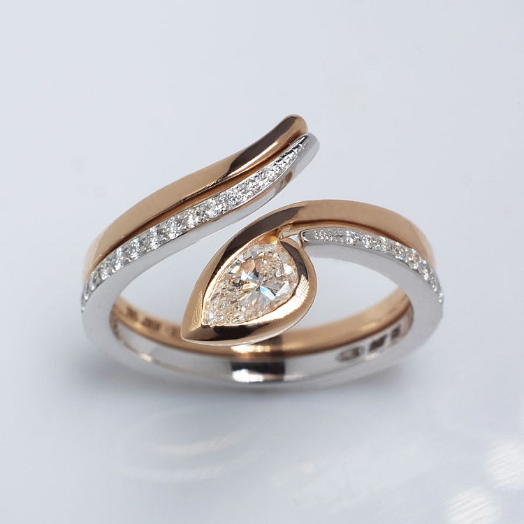 Inel de logodna din Aur 18k sau Platina cu Diamant Pear Certificat GIA 0.30ct sau 0.40ct - model i1187