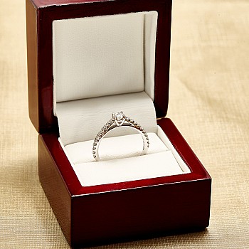 Inel de logodna SideStone din Aur 18k cu Diamant Briliant certificat GIA - model i122096