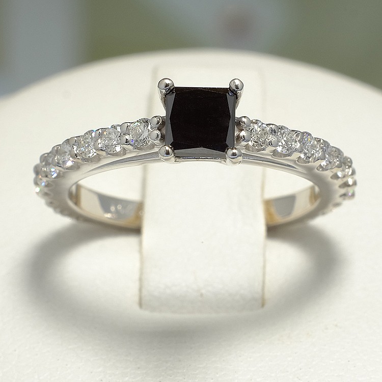 Inel de logodna din Aur 18k sau Platina cu Diamant Negru Princess si Diamante - model i122096