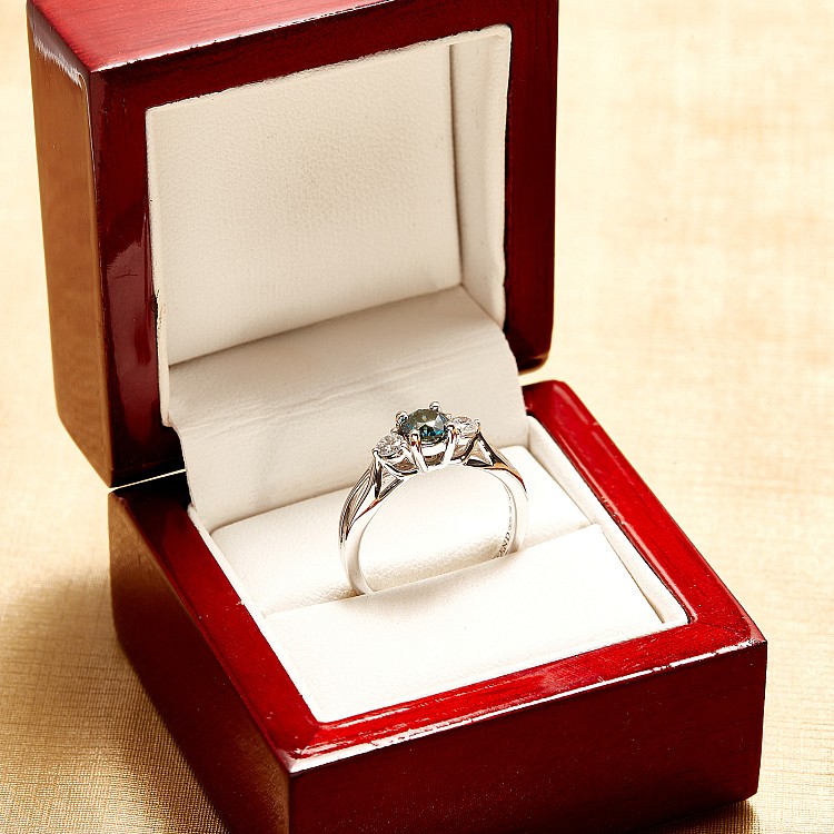 Inel de logodna din Aur 18k sau Platina cu Diamant Albastru si Diamante - model i122513