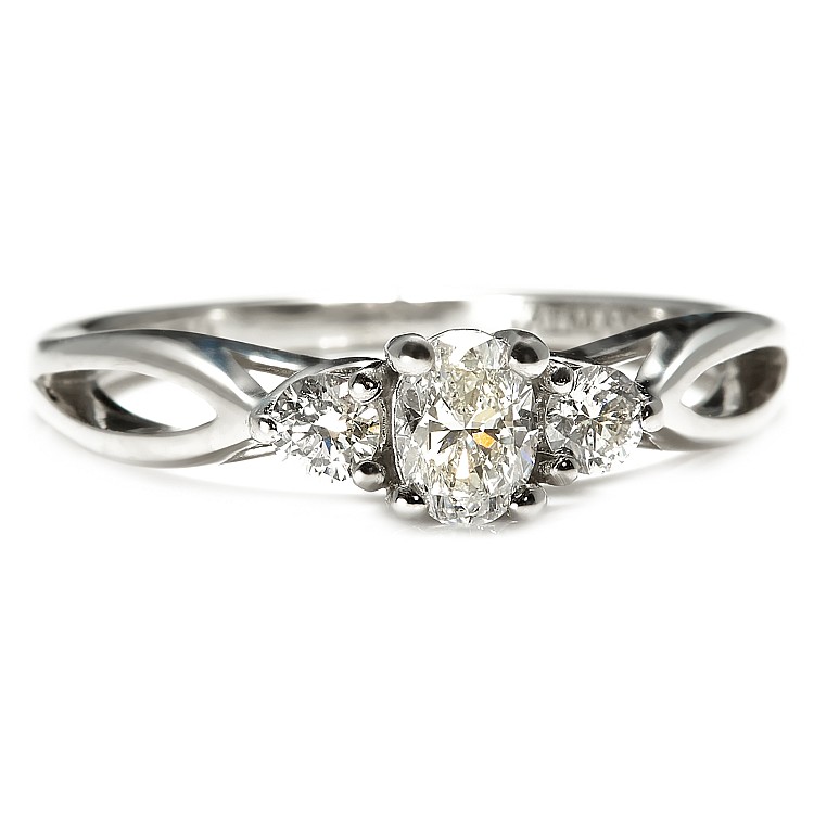 Inel de logodna din Aur 18k sau Platina cu Diamante - model i122513