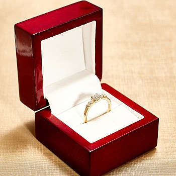 Inel de logodna din Aur 18k sau Platina cu Diamant Central Certificat GIA 0.30ct sau 0.40ct si Diamante secundare - model i579