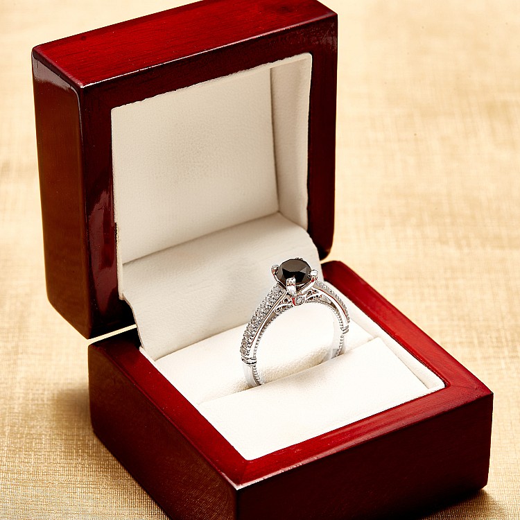Inel de logodna model Verragio din Aur 18k sau Platina cu Diamant Negru si Diamante - model i636