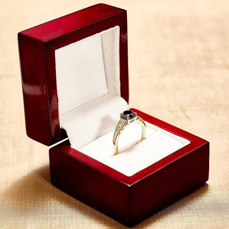 Inel de logodna din Aur 18k sau Platina cu Diamant Negru si Diamante Incolore - model i71843