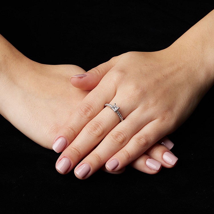 Inel de logodna din Aur 18k sau Platina cu Diamant Central Certificat GIA 0.30ct sau 0.40ct si Diamante secundare - model i122096