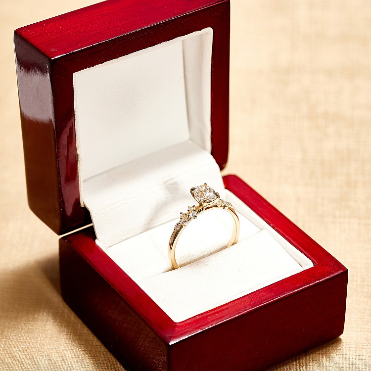 Inel de Logodna din Aur 18k sau Platina cu Diamant Oval Certificat GIA 1.00ct - model i3122