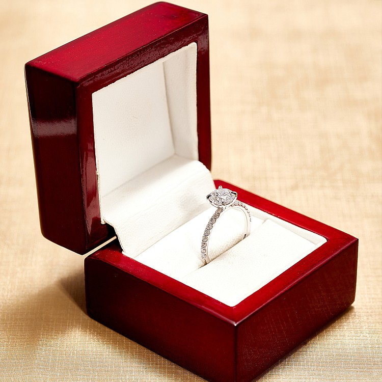 Inel de Logodnă Side-Stone din Platină cu Diamant Central 1.00ct Certificat GIA - model i4007