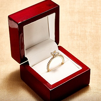 Inel de logodna din Aur cu Diamant Princess certificat GIA - model i4041