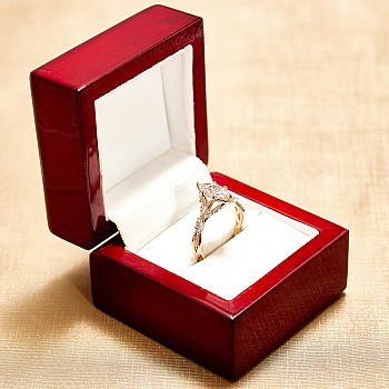 Inel de logodna din Aur 18k sau Platina cu Diamant Marquise Incolor Certificat GIA 1.00ct - model i4752