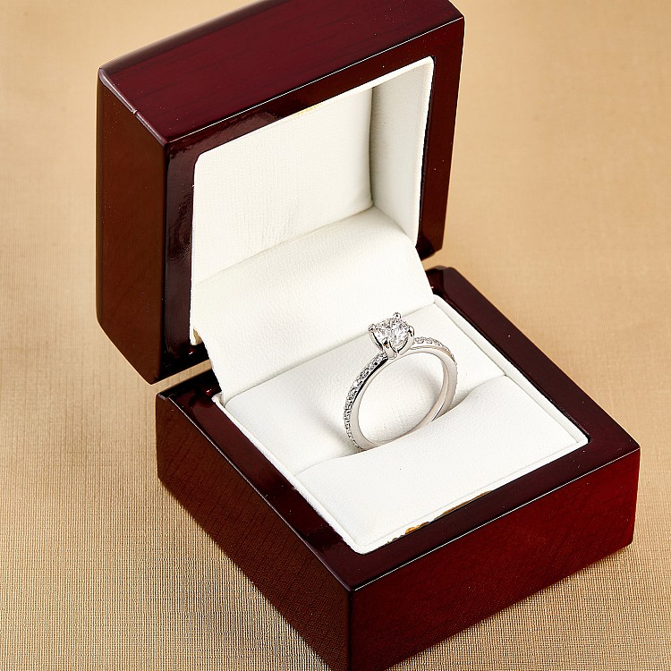 Inel de logodna din Aur 18k sau Platina cu Diamant Central Certificat GIA 0.30ct sau 0.40ct si Diamante secundare - model i504