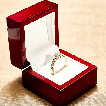 Inel de logodna din Aur 18k sau Platina cu Diamant Central Certificat GIA 0.30ct sau 0.40ct si Diamante secundare - model i864