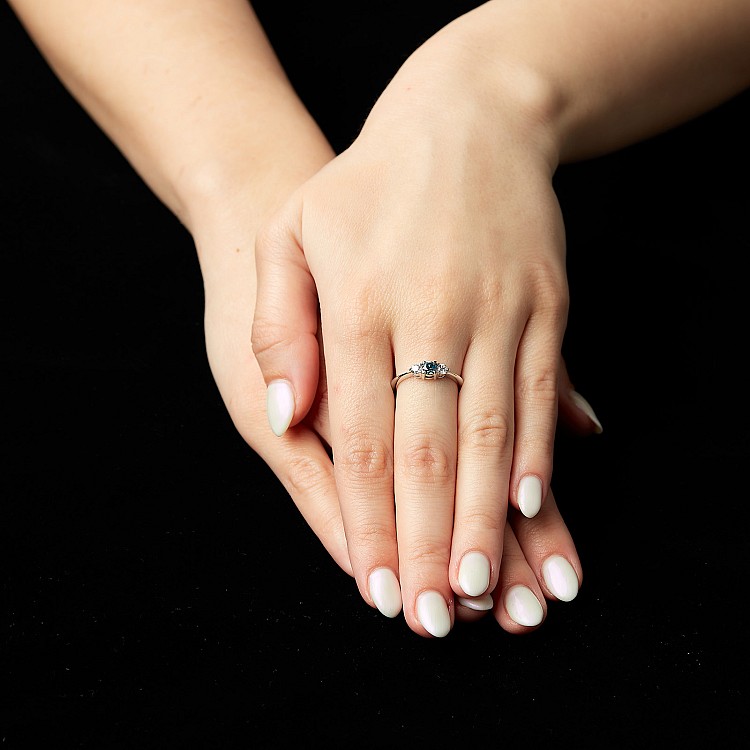 Inel de logodna din Aur 18k sau Platina cu Diamant Albastru si Diamante - model i2748