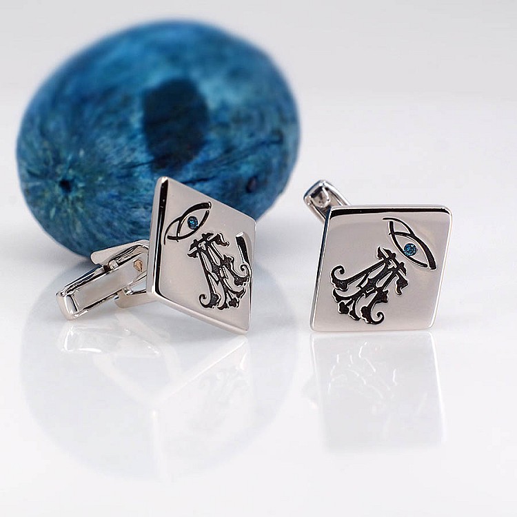 Butoni Monograma din Aur cu Diamante Albastre - model bt349