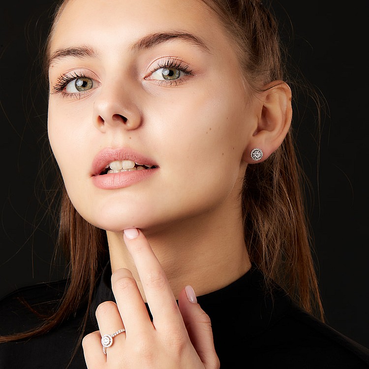 Cercei din Aur sau Platina cu Diamante Incolore - model c1647