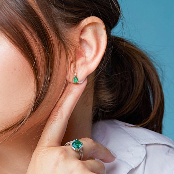 Cercei Stud din Aur cu Smaralde Para 6x4 mm si Diamante - model c2038