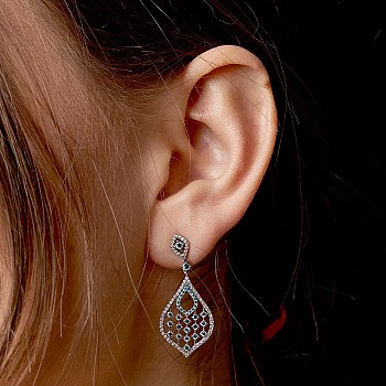 Cercei Tear Drop din Aur cu Diamante Albastre si Incolore - model c2760