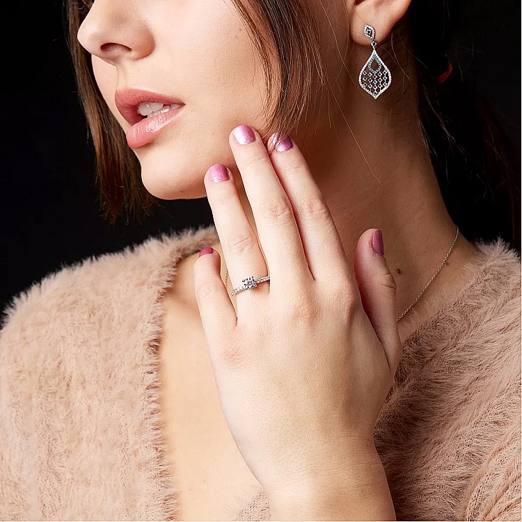 Cercei Tear Drop din Aur cu Diamante Albastre si Incolore - model c2760