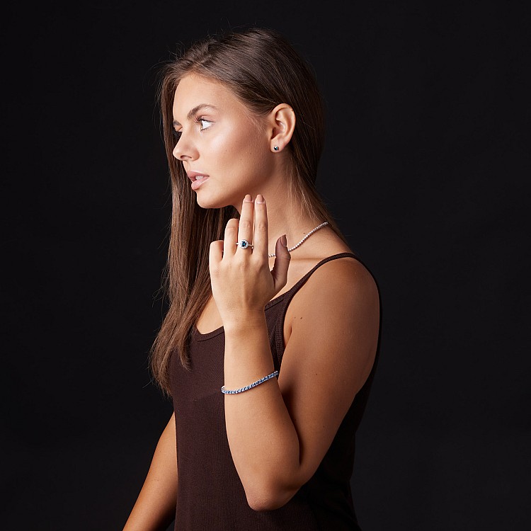 Cercei stud din aur cu diamante albastre - model c577