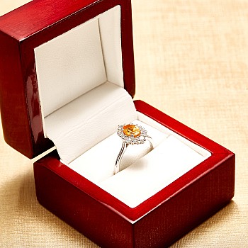 Inel din Aur cu Granat si Diamante - model i1497