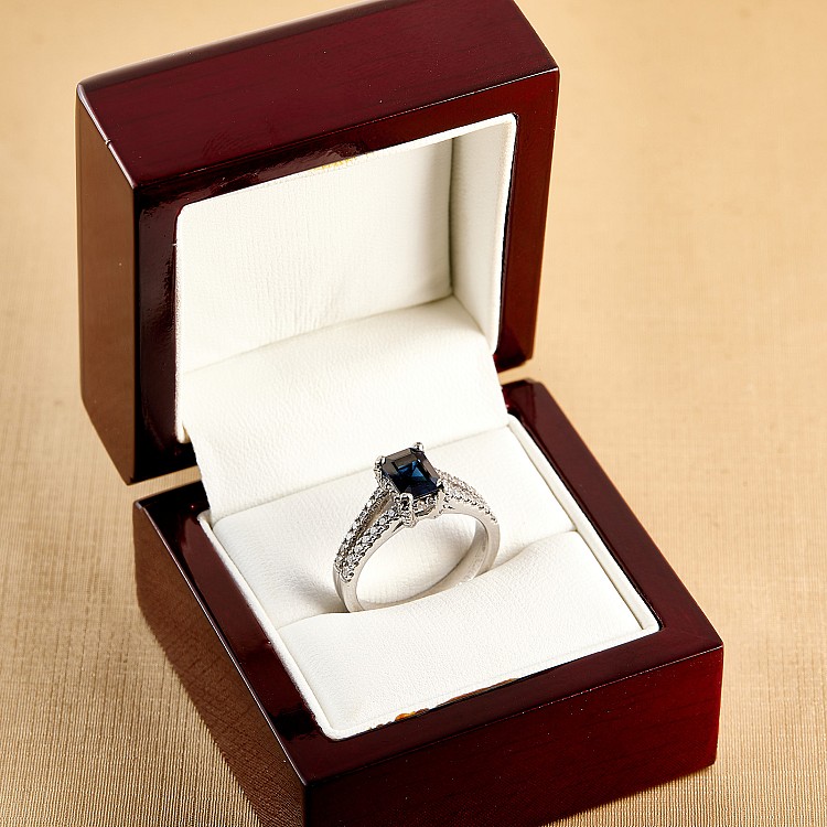 Inel din Aur 18k sau Platina cu Safir Emerald si Diamante - model i1859